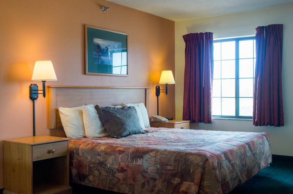 White Oak Inn And Suites Deer River 외부 사진
