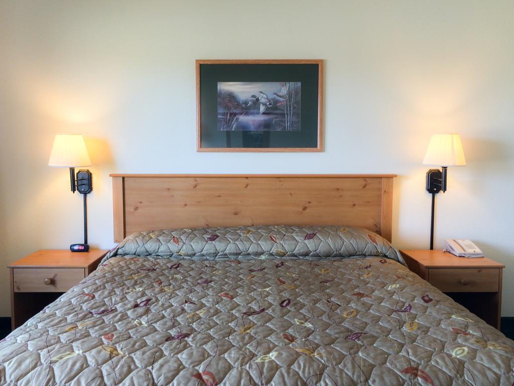 White Oak Inn And Suites Deer River 외부 사진