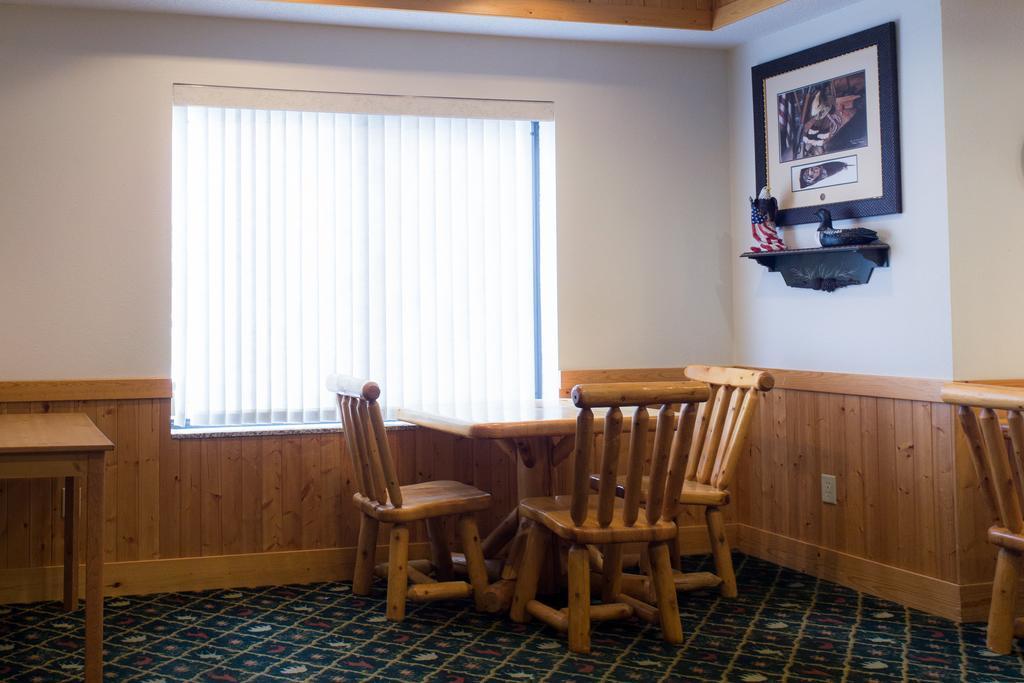 White Oak Inn And Suites Deer River 외부 사진