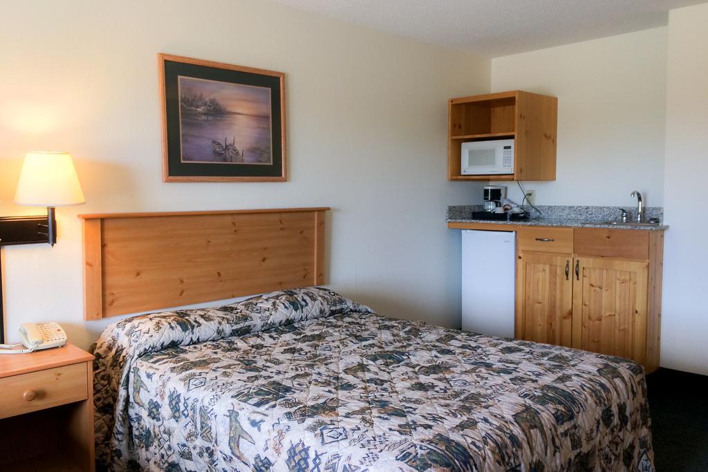 White Oak Inn And Suites Deer River 외부 사진
