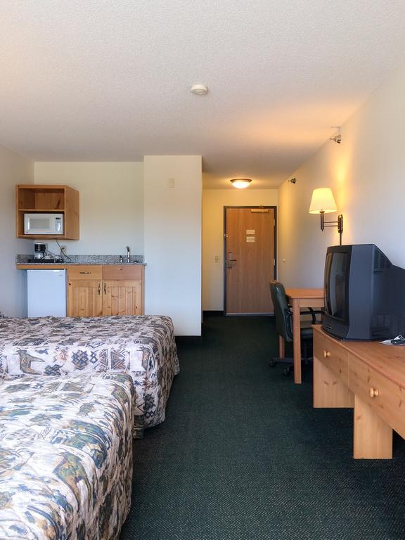 White Oak Inn And Suites Deer River 외부 사진