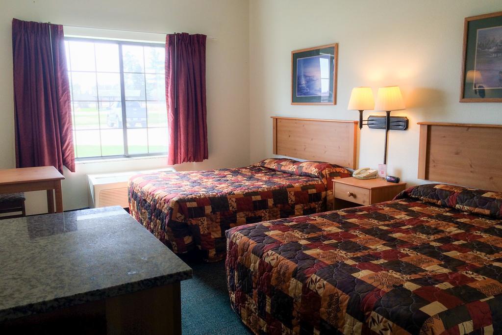 White Oak Inn And Suites Deer River 외부 사진