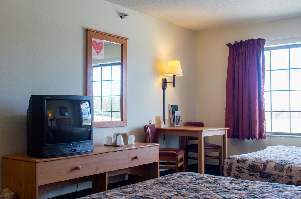 White Oak Inn And Suites Deer River 외부 사진