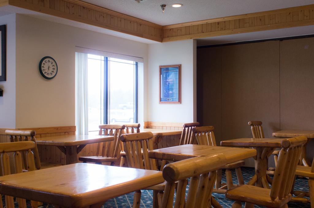 White Oak Inn And Suites Deer River 외부 사진