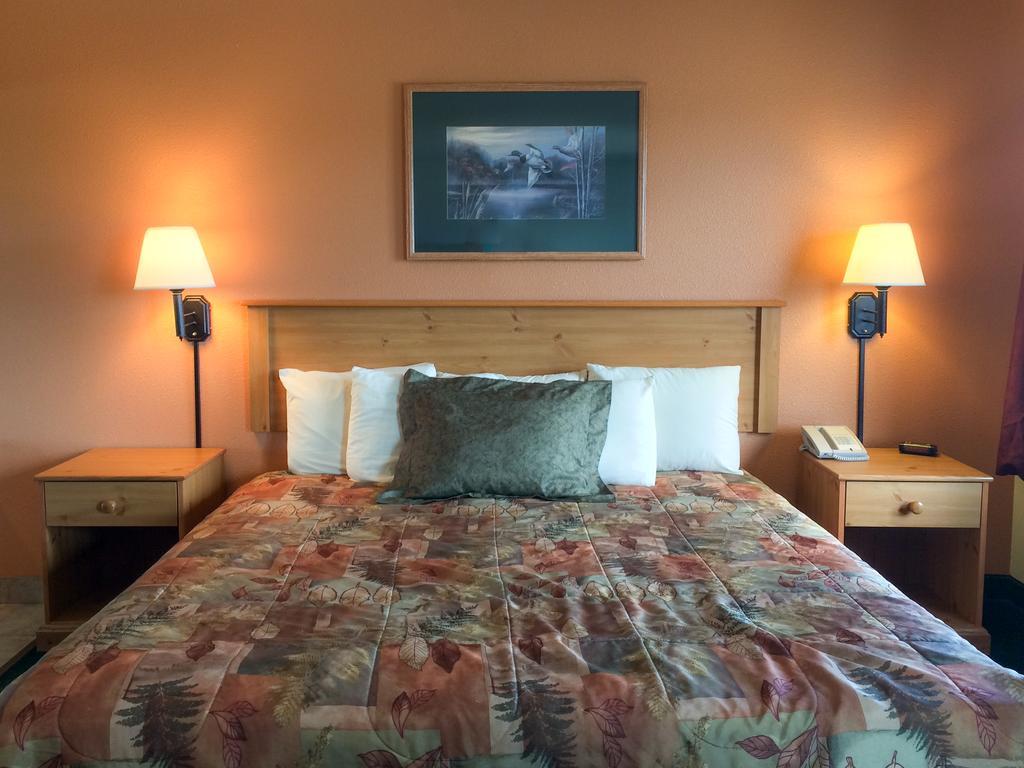 White Oak Inn And Suites Deer River 외부 사진