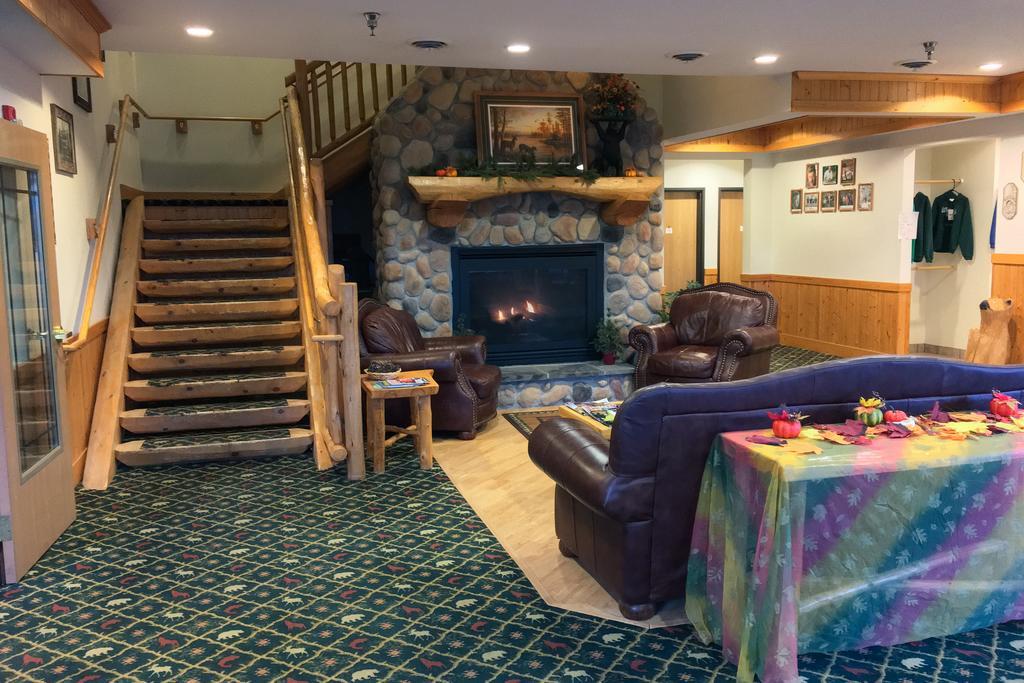 White Oak Inn And Suites Deer River 외부 사진