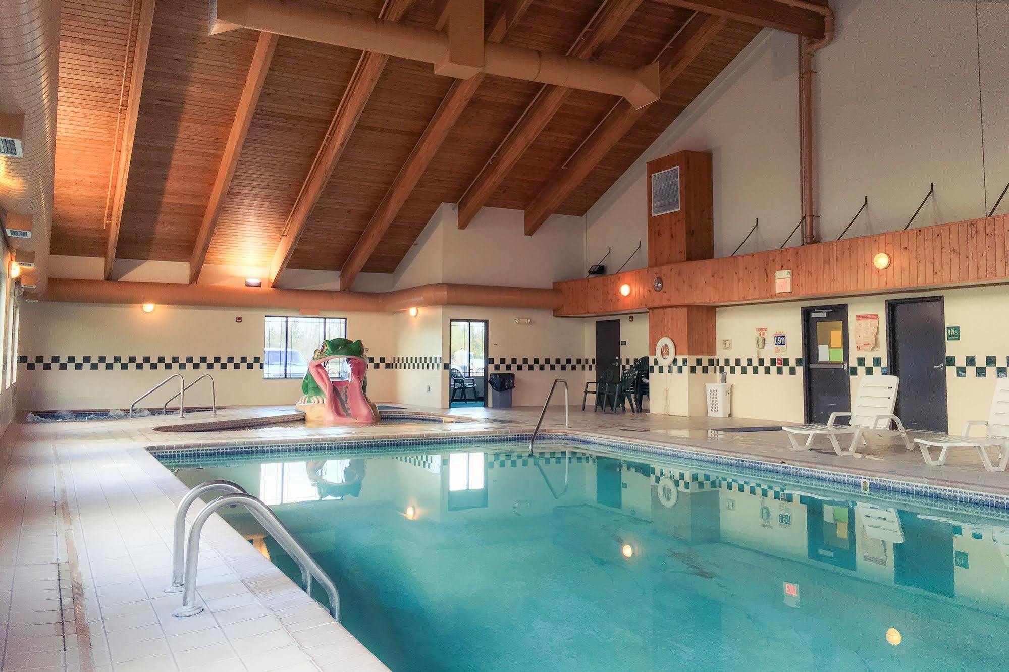 White Oak Inn And Suites Deer River 외부 사진
