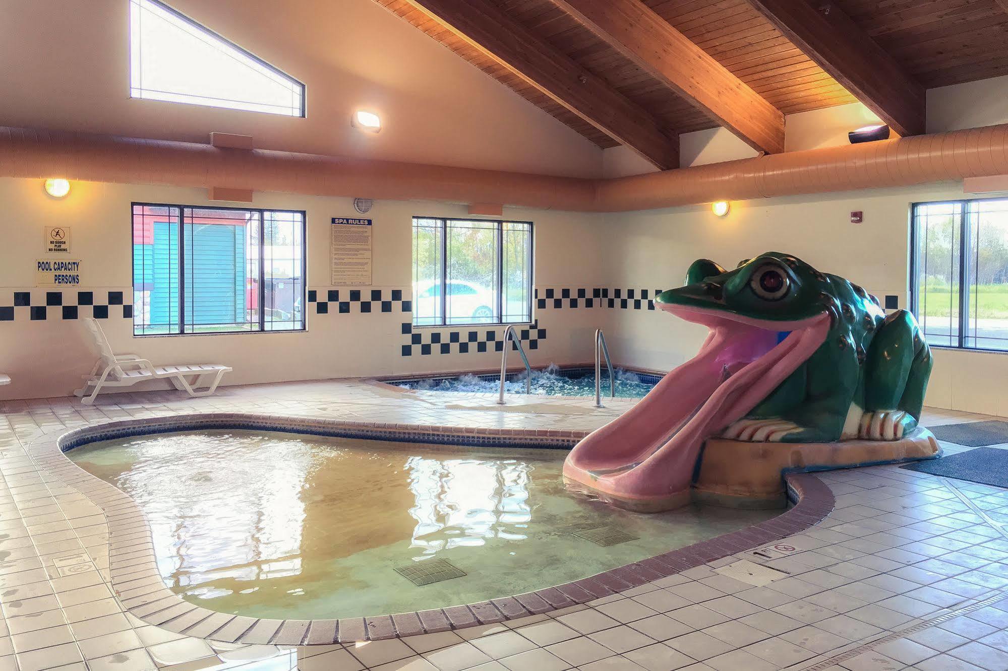 White Oak Inn And Suites Deer River 외부 사진