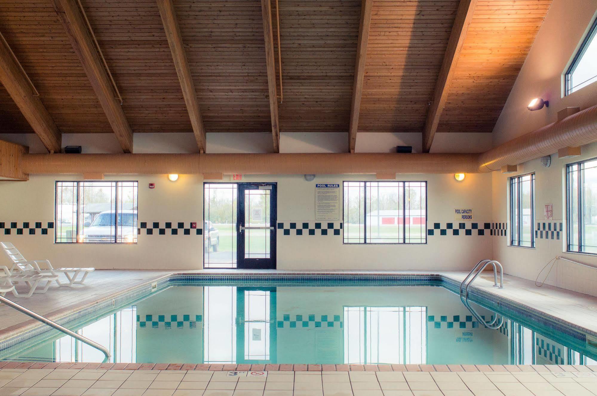 White Oak Inn And Suites Deer River 외부 사진