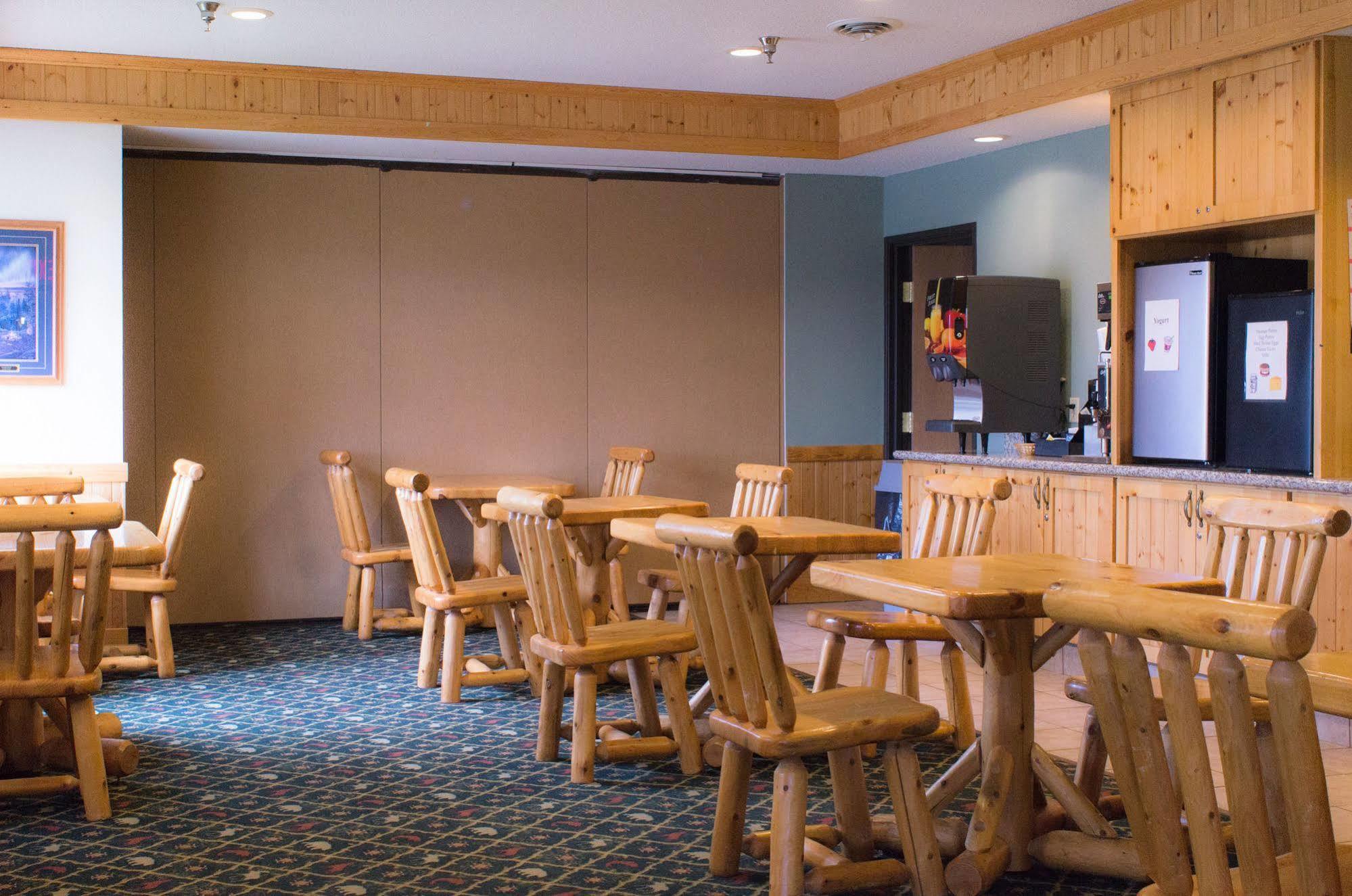 White Oak Inn And Suites Deer River 외부 사진